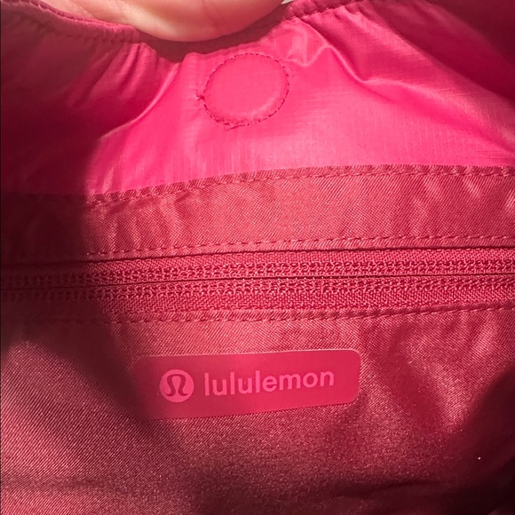 NWT Lululemon Quilty Pleasures Shoulder Bag Mini 5L
Berry Rumble - Picture 11 of 11